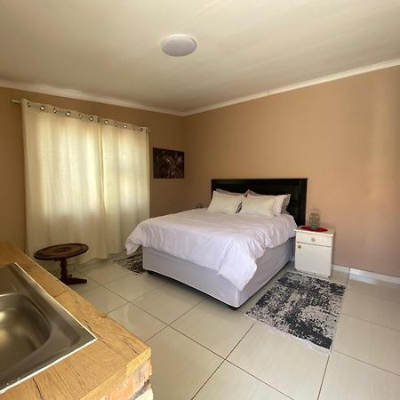 Inecia'S B & B Uis Экстерьер фото