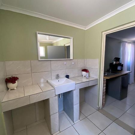 Inecia'S B & B Uis Экстерьер фото